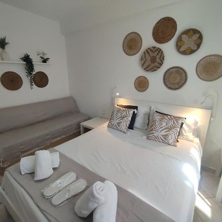 Seagull Apartments Néa Péramos Bagian luar foto