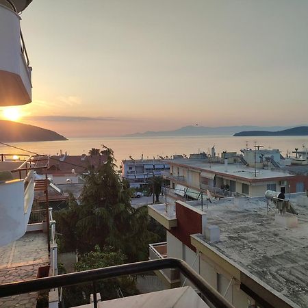 Seagull Apartments Néa Péramos Bagian luar foto
